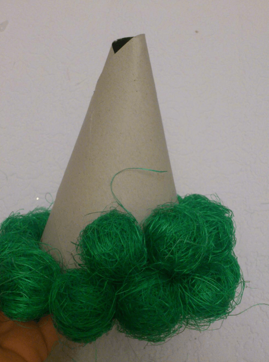 Поделки из шариков сизаля: елочка на Новый год podelka iz sizalya 5