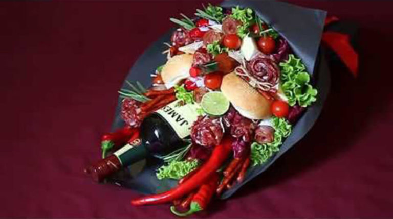 Букеты мужчинам на 23 февраля своими руками: как сделать мужской букет ...