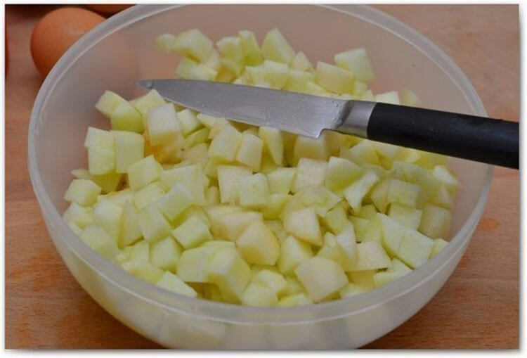 Как приготовить шарлотку с яблоками: вкусные проверенные рецепты sharlotka s yablokami recept 6