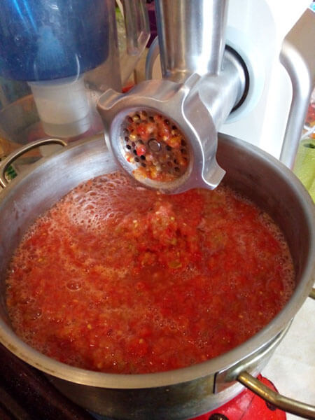 Как приготовить аджику из помидор на зиму: рецепты пальчики оближешь adzhika iz pomidorov i percev na zimu 12