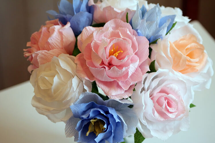 Роза на 8 марта своими руками из различных материалов: мастер классы с фото sdelat rozu svoimi rukami 24
